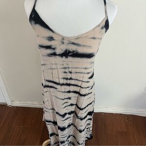 Tie-Dye Maxi Dress‎
